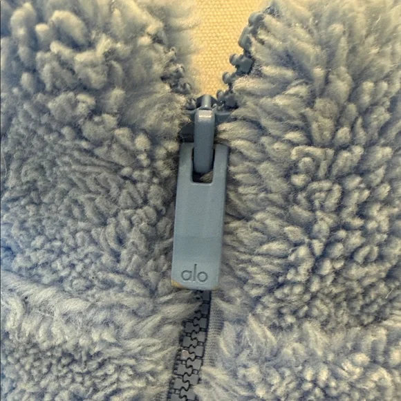 ALO Yoga Soft Blue Foxy Sherpa Jacket - Picture 3 of 8